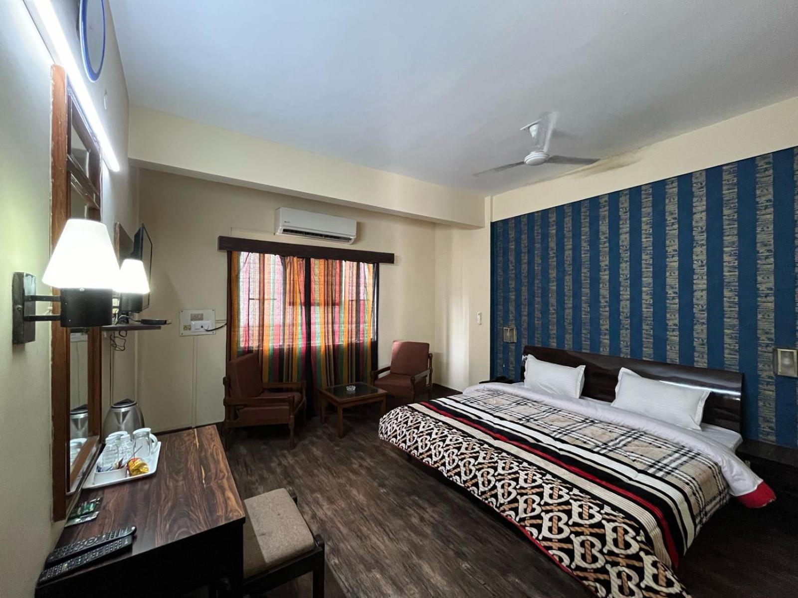 Gautam Hotel Варанаси Экстерьер фото