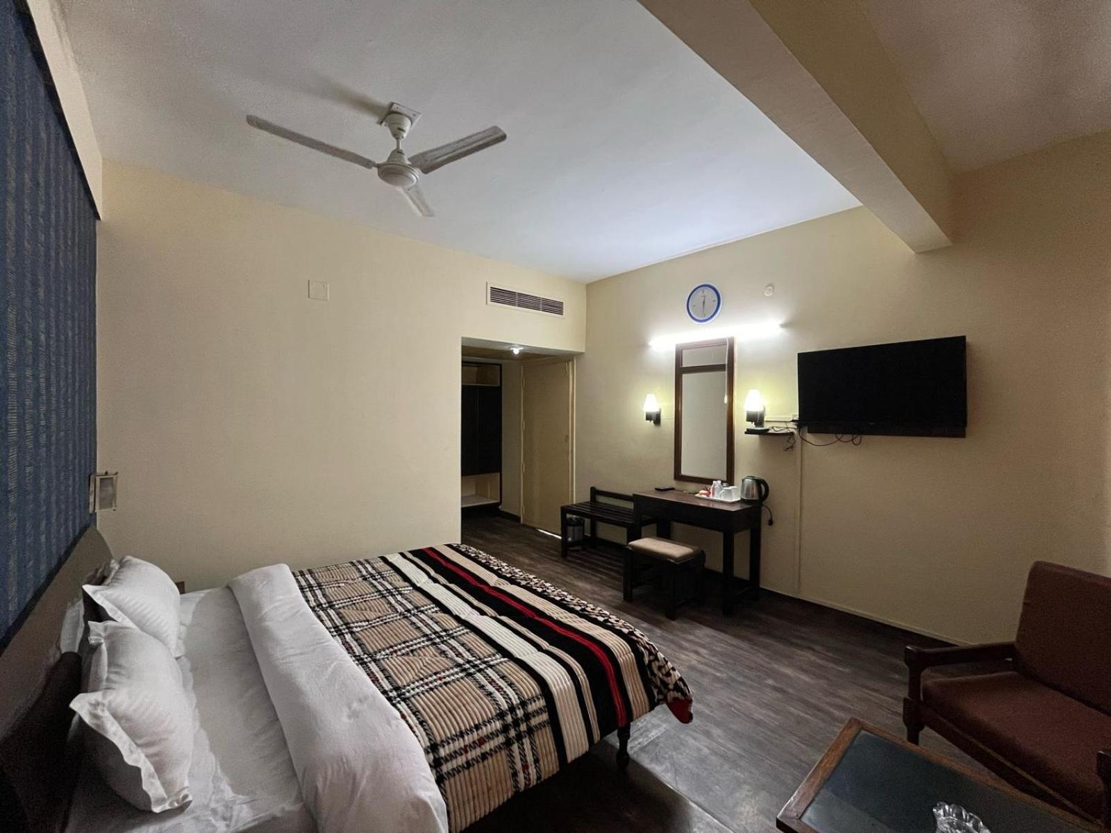 Gautam Hotel Варанаси Экстерьер фото