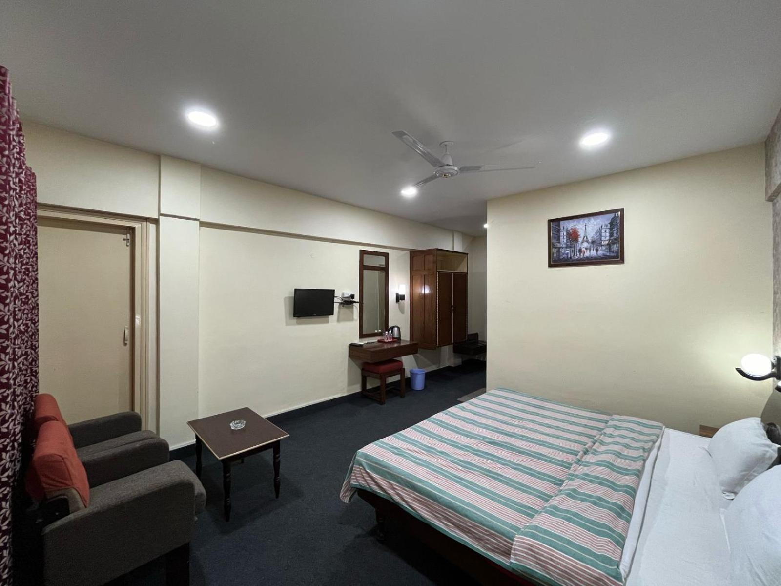 Gautam Hotel Варанаси Экстерьер фото