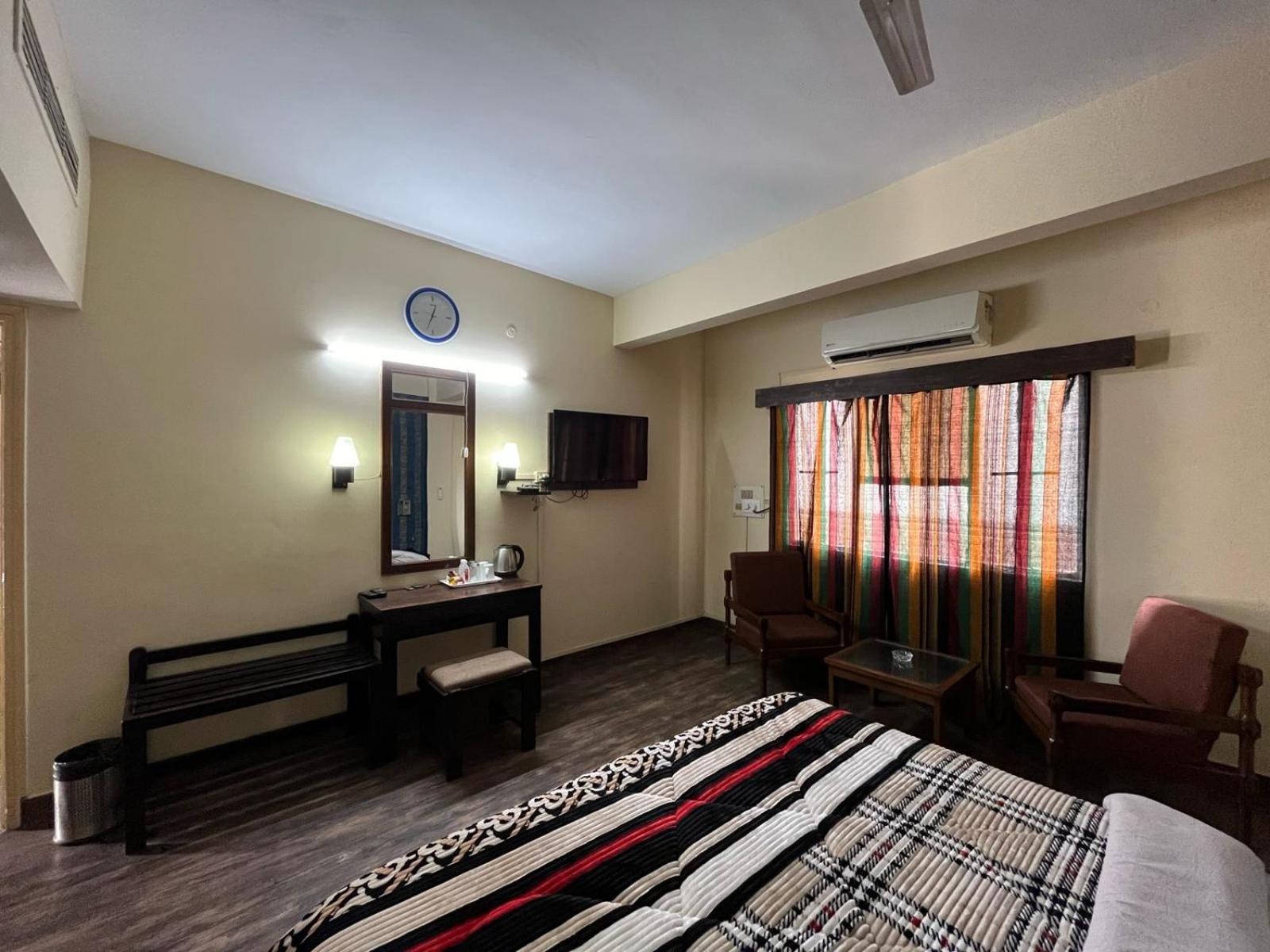 Gautam Hotel Варанаси Экстерьер фото
