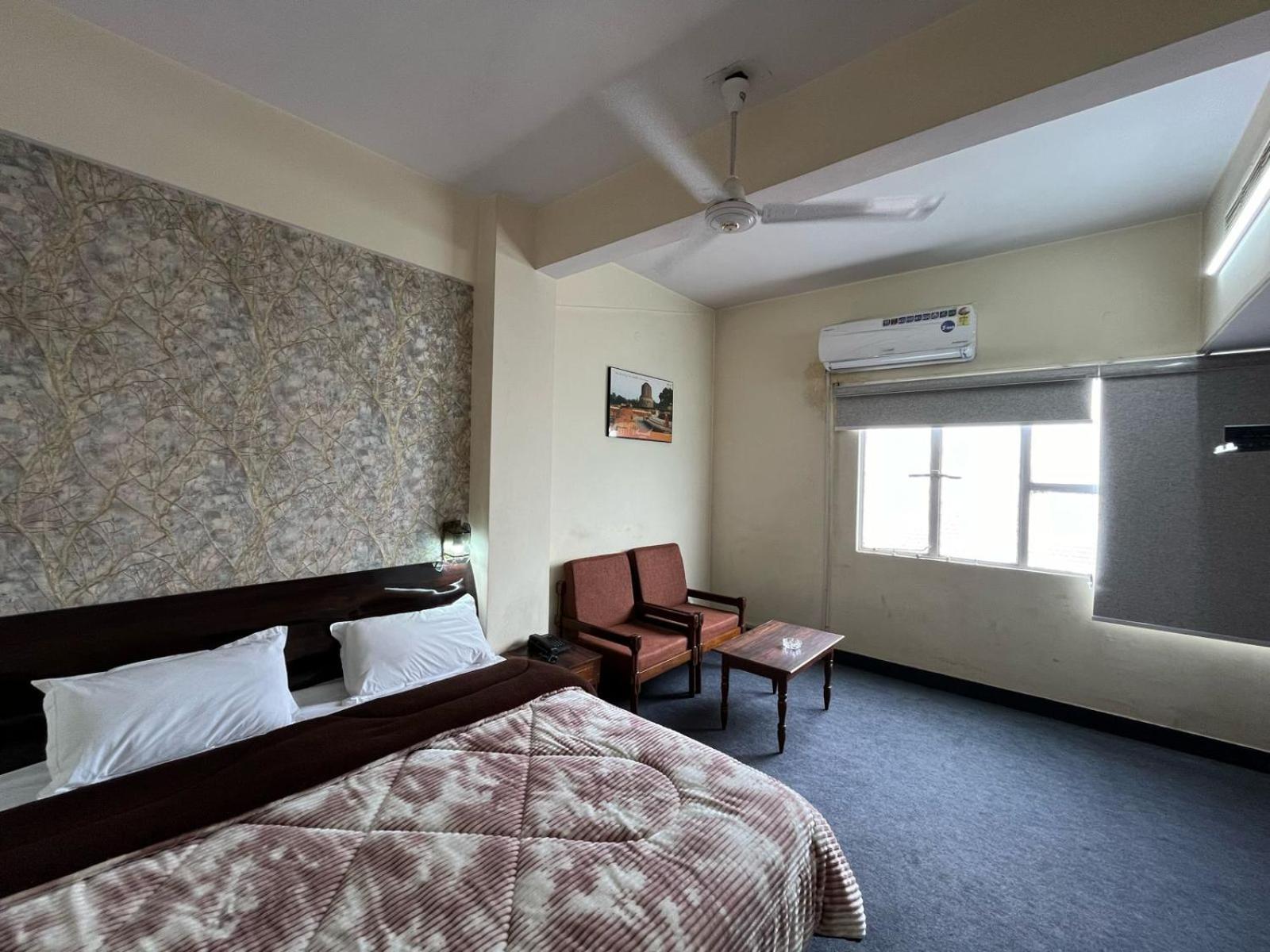 Gautam Hotel Варанаси Экстерьер фото