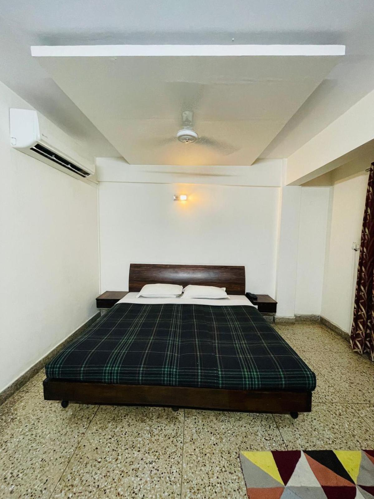Gautam Hotel Варанаси Экстерьер фото