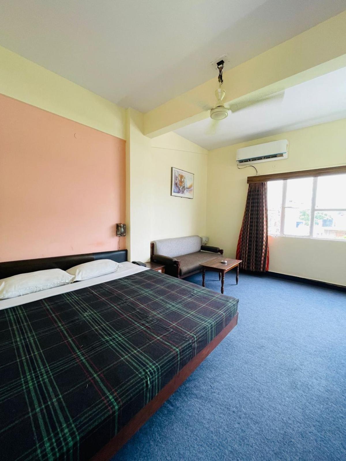 Gautam Hotel Варанаси Экстерьер фото