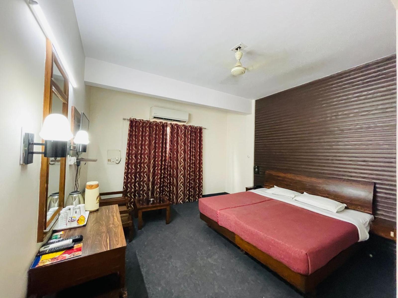 Gautam Hotel Варанаси Экстерьер фото