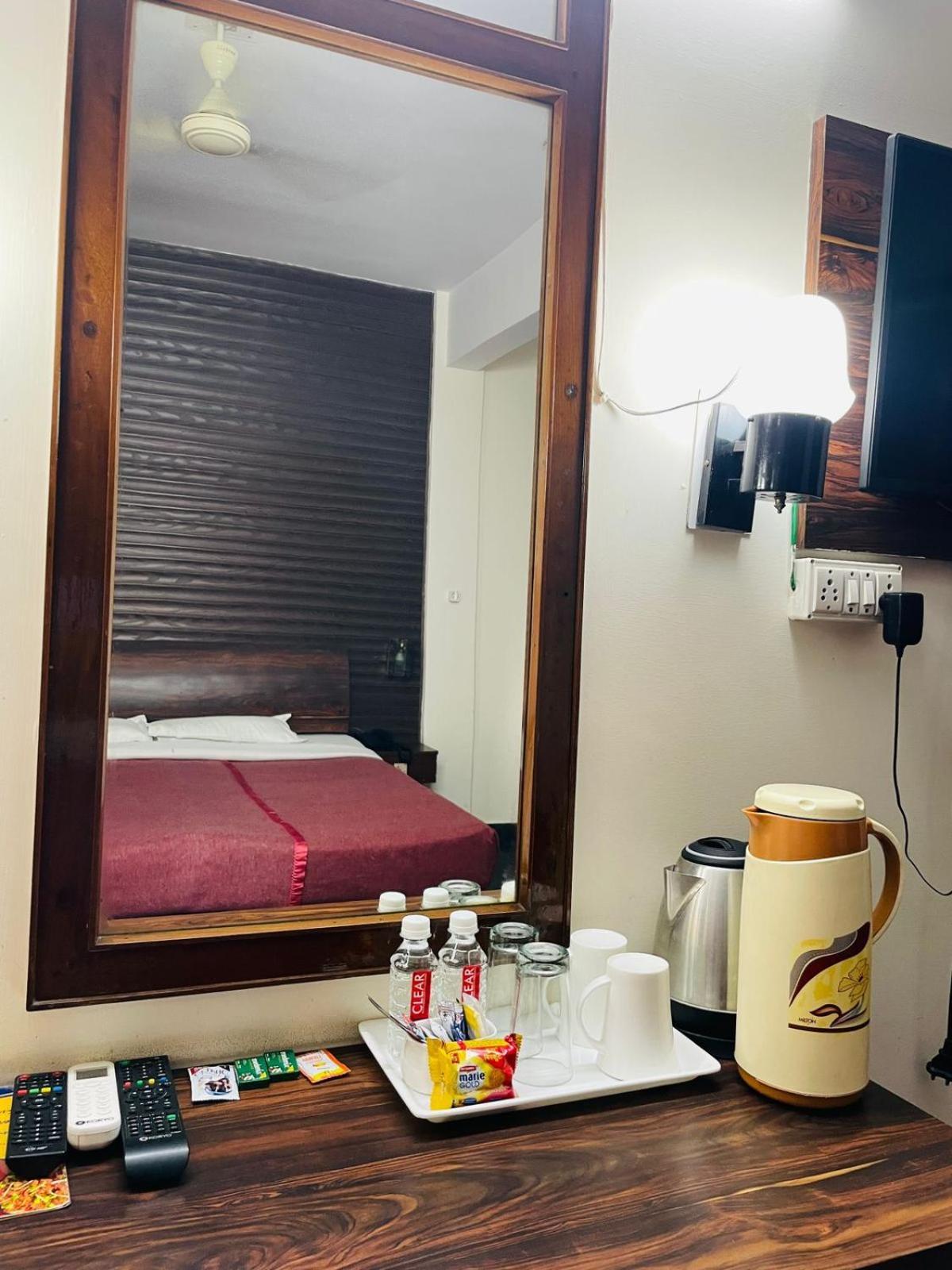 Gautam Hotel Варанаси Экстерьер фото