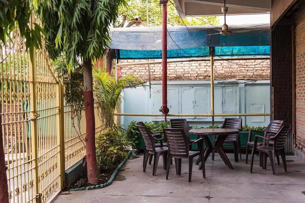 Gautam Hotel Варанаси Экстерьер фото